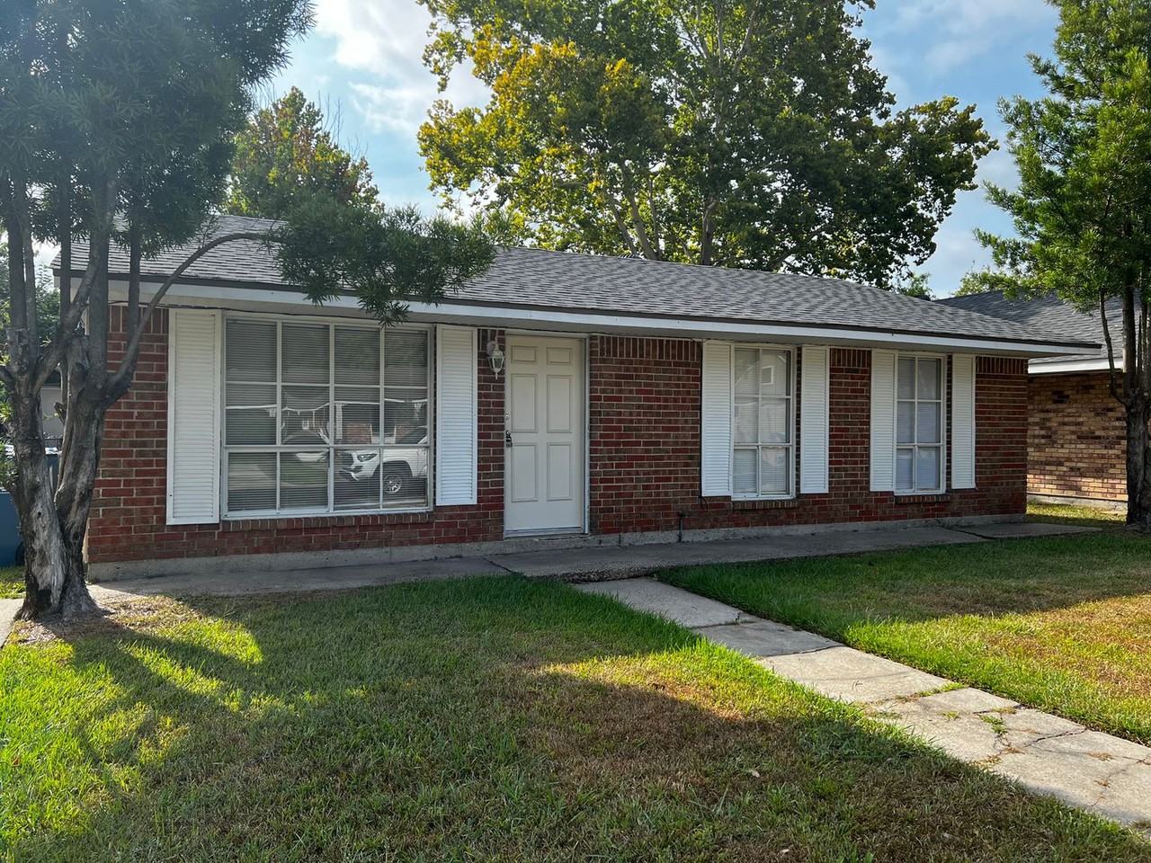 118 Sorority Dr - Photo 2 of 16