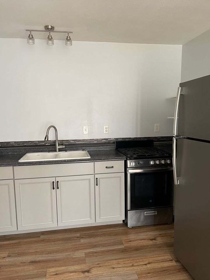 115 1/2 Gumaer Ave - Photo 3 of 14