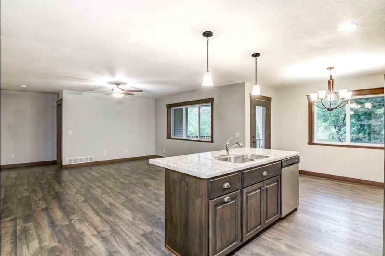 971 Daisy Ln - Photo 3 of 10