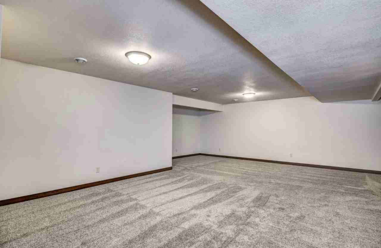 971 Daisy Ln - Photo 6 of 10