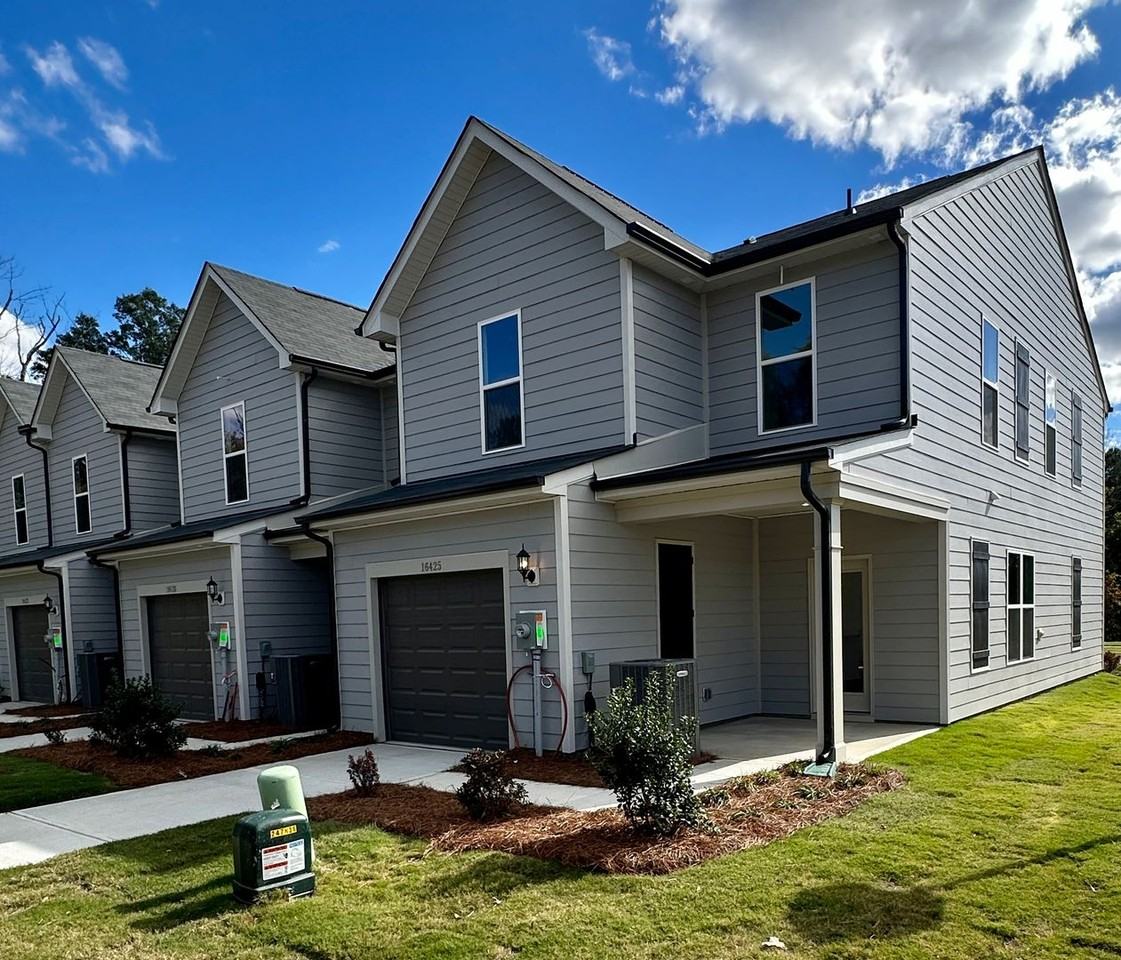 16425 Leading St - Photo 2 of 22