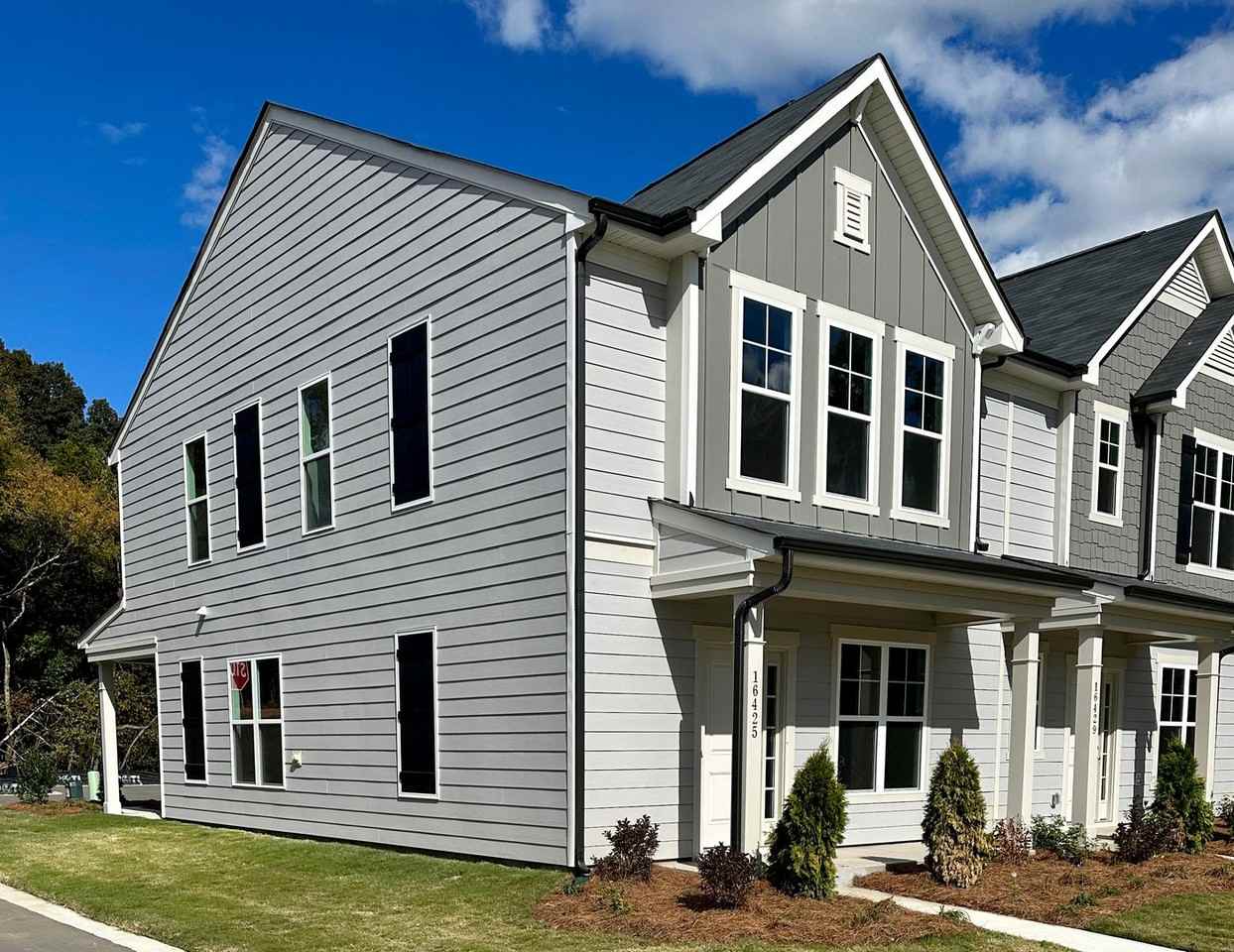 16425 Leading St - Photo 3 of 22