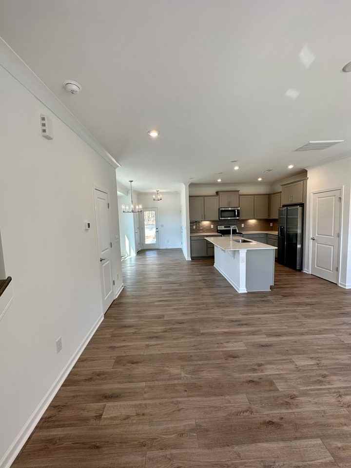 16425 Leading St - Photo 4 of 22