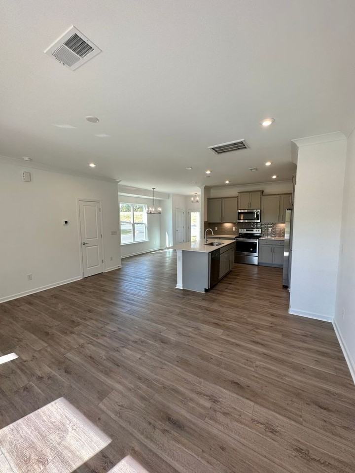 16425 Leading St - Photo 5 of 22