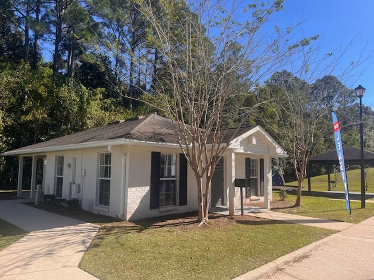 Captain's Landing Apartments - Photo 2 of 6