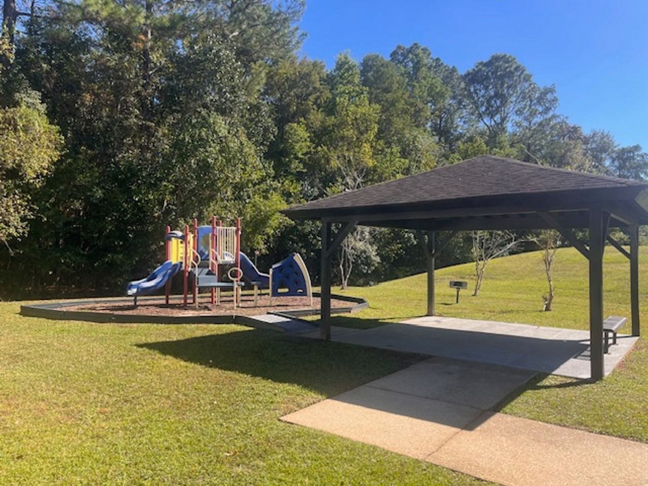 Captain's Landing Apartments - Photo 3 of 6