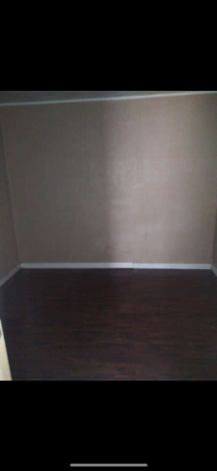 105 1/2 E Bond St - Photo 7 of 11