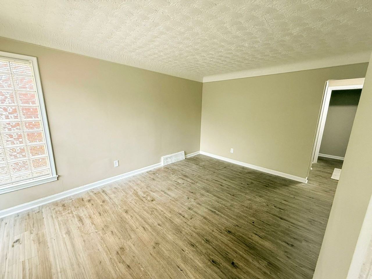 19373 Saint Marys St - Photo 2 of 9