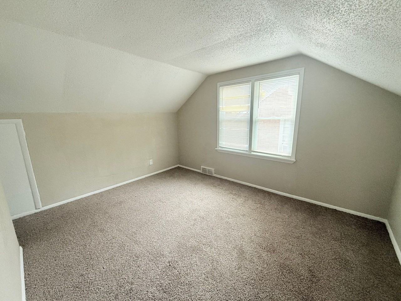 19373 Saint Marys St - Photo 7 of 9