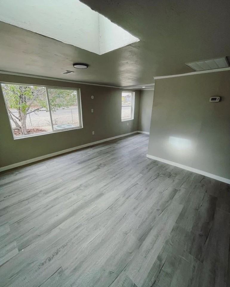 2045 2045 W 12th St - 2045 W 12th St - Photo 3 of 7