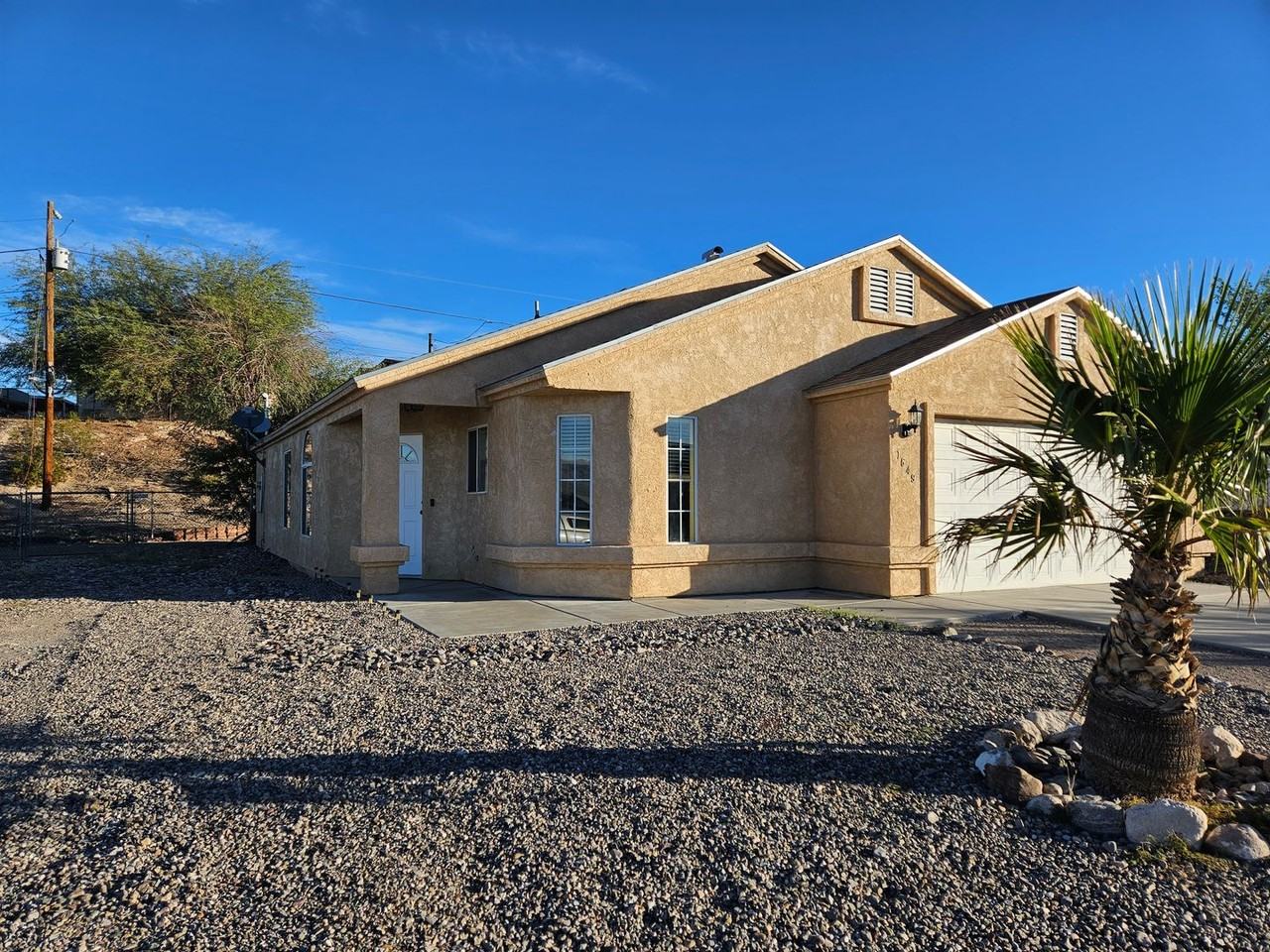 1649 Arena Dr - Photo 2 of 12