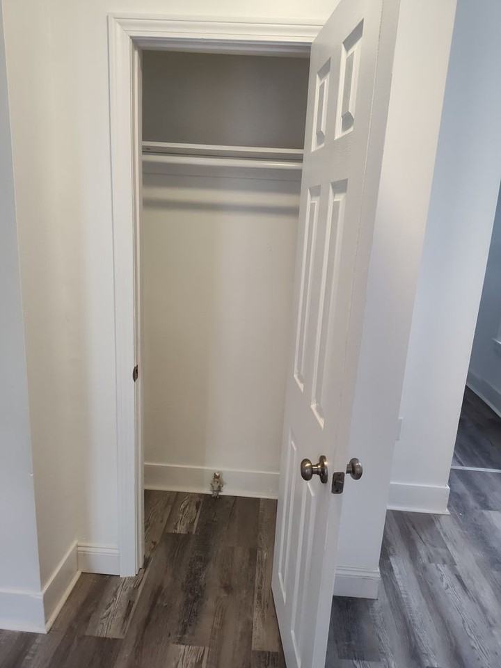 282 W Hancock St - Photo 2 of 12