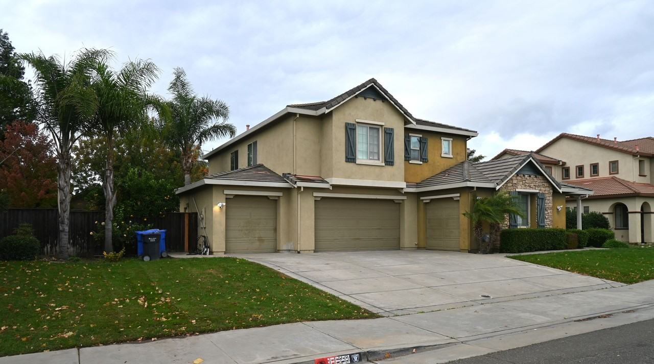 1120 Park Terrace Dr - Photo 3 of 38