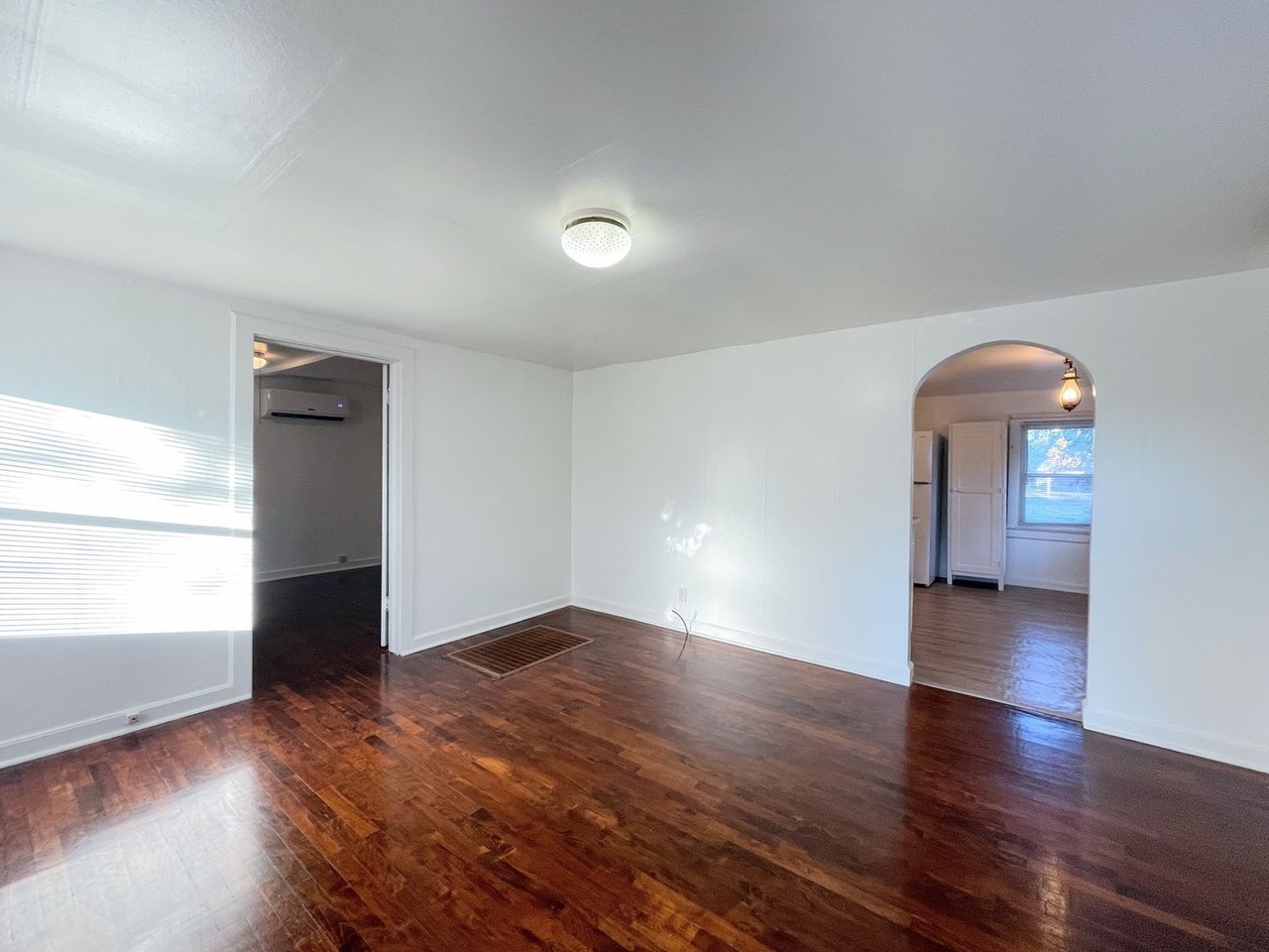 1312 Prairie St - Photo 4 of 17