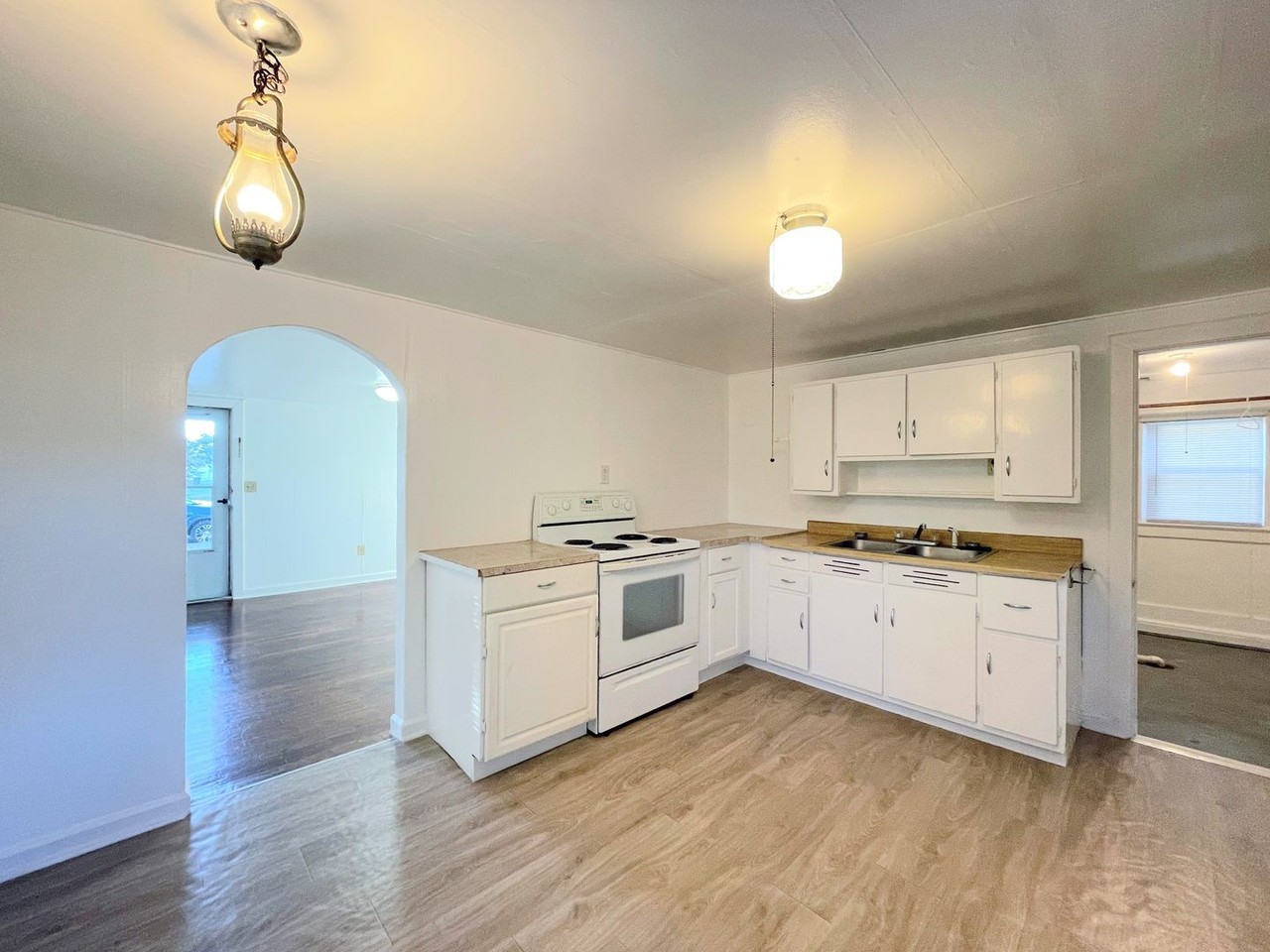 1312 Prairie St - Photo 5 of 17