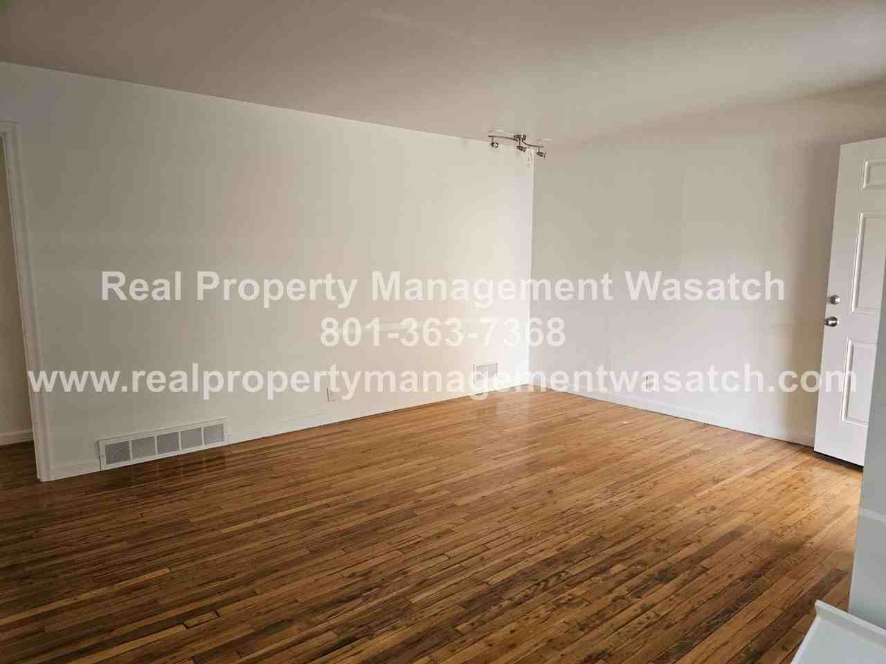 1067 W Signora Dr - Photo 4 of 36