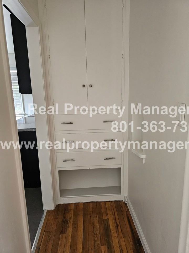 1067 W Signora Dr - Photo 6 of 36