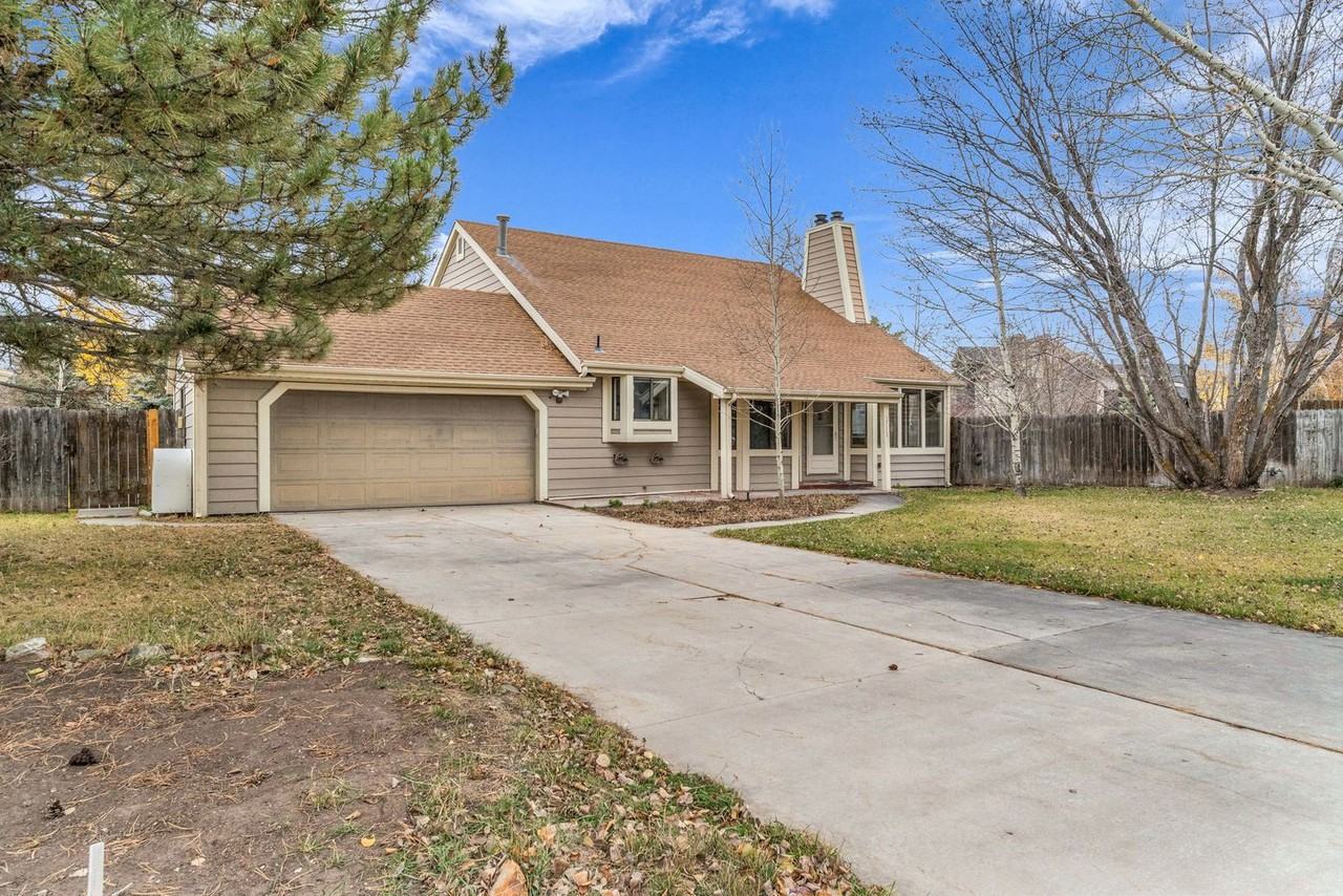 2750 Holiday Ranch Loop Rd - Photo 2 of 31