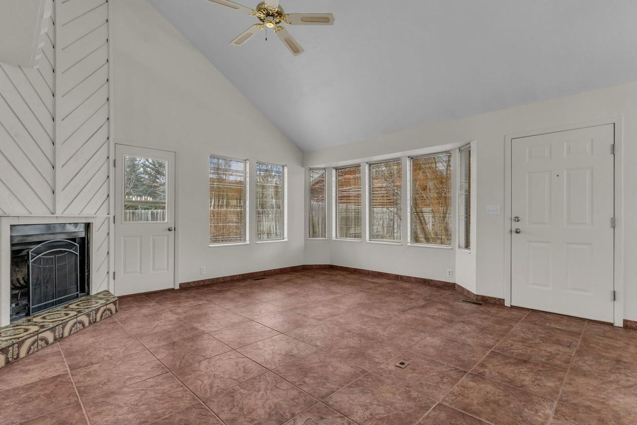 2750 Holiday Ranch Loop Rd - Photo 5 of 31