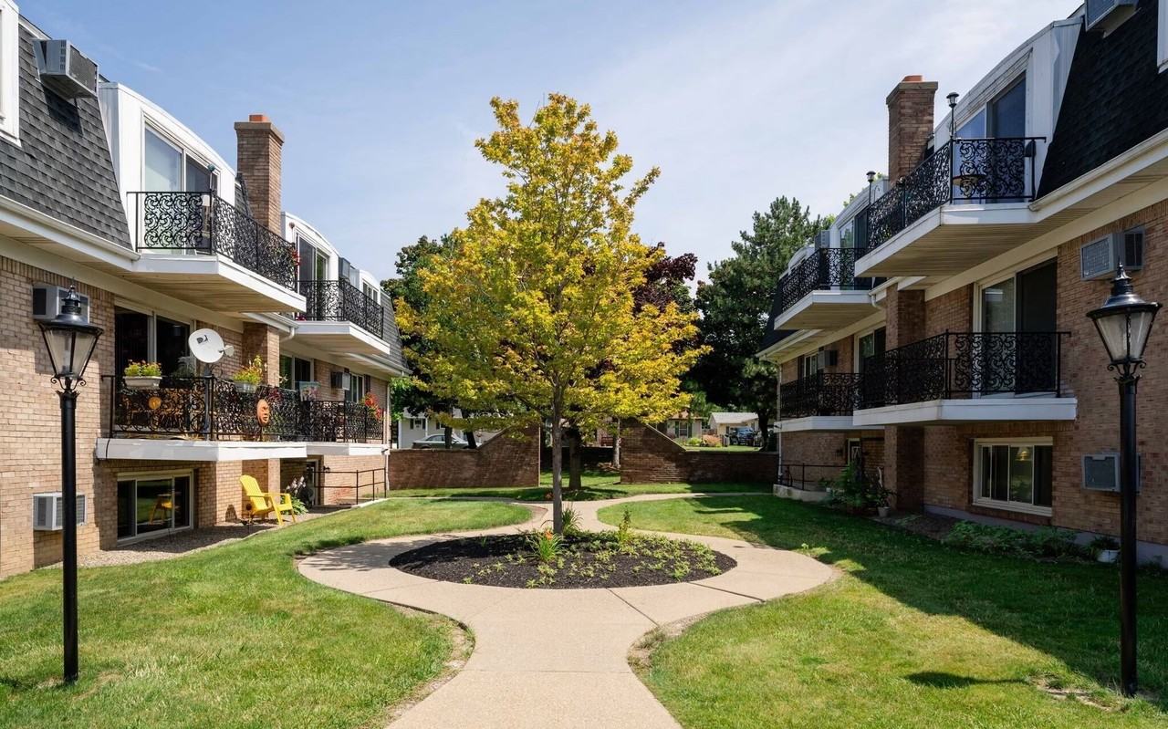 Where comfort and convenience come together to make the perfect home base - Photo 2 of 23