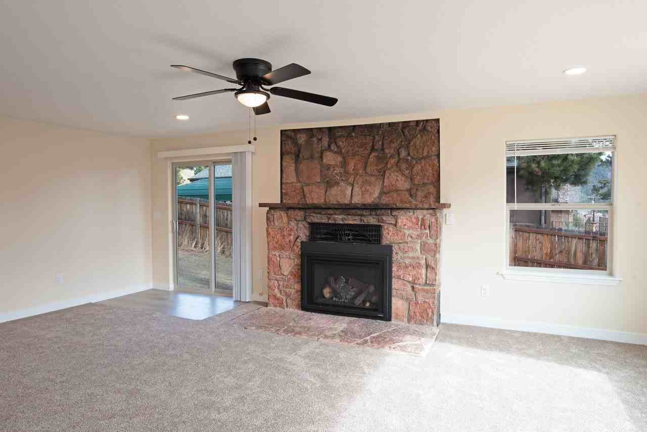 111 N Walnut St - Photo 6 of 24