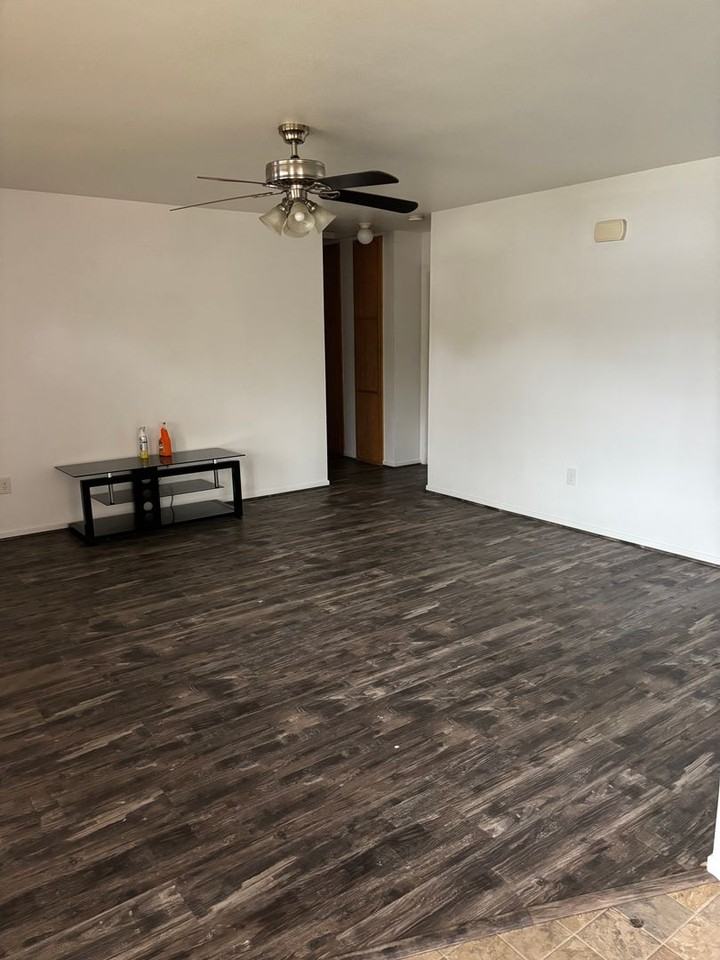 270 Yew St - Photo 4 of 12