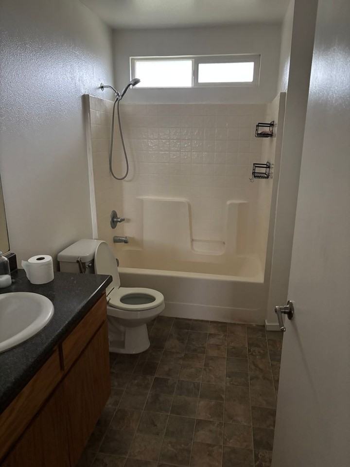 270 Yew St - Photo 5 of 12