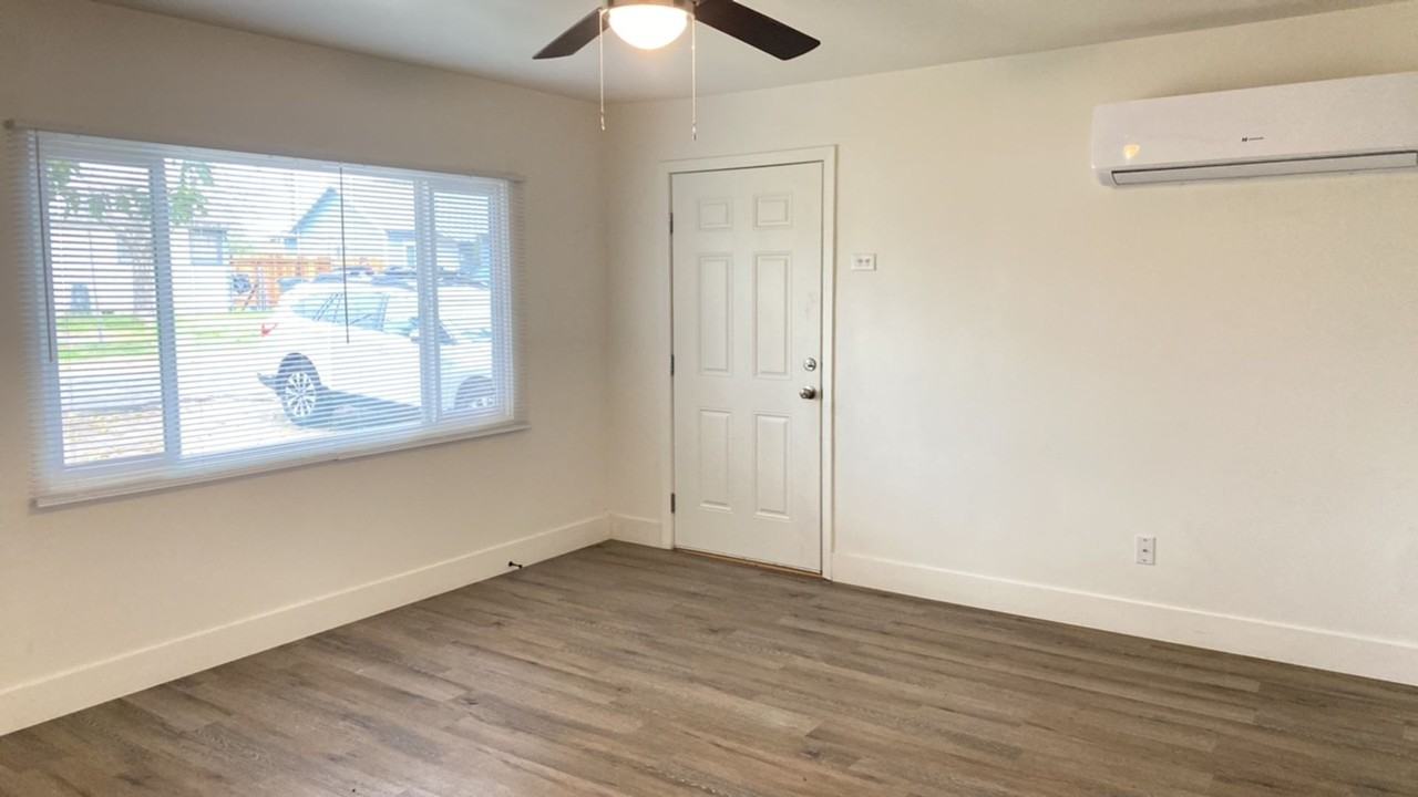 9568 Phelan Cir - Photo 3 of 25