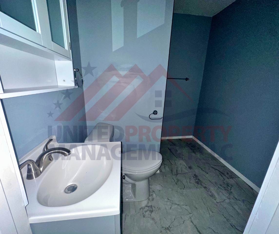 204 N Walnut St - Photo 2 of 9