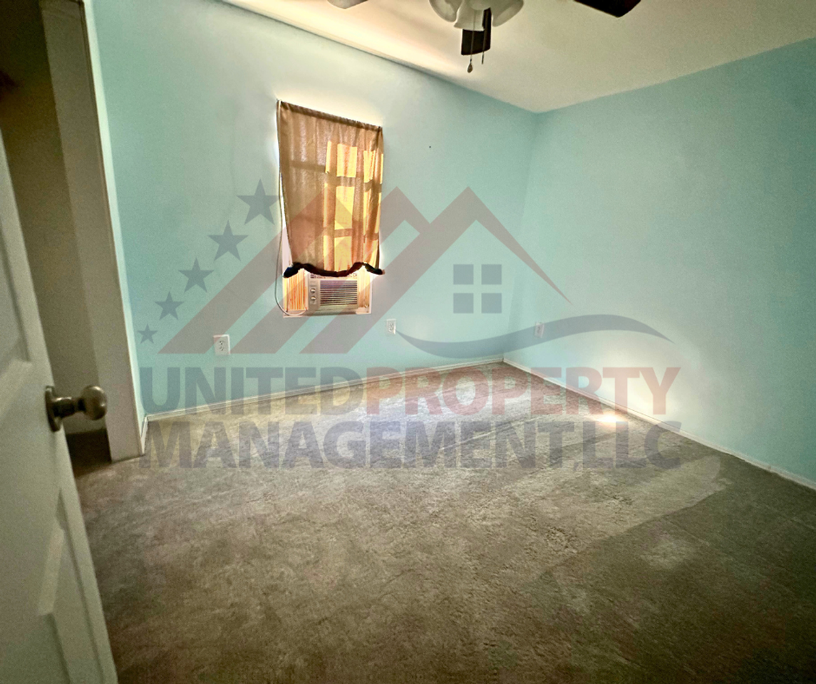 204 N Walnut St - Photo 3 of 9