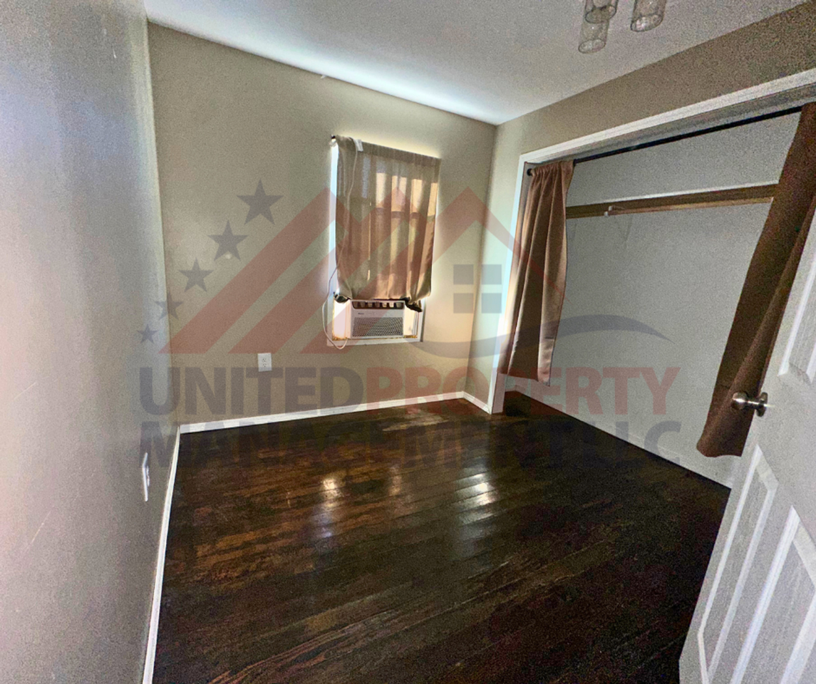 204 N Walnut St - Photo 4 of 9