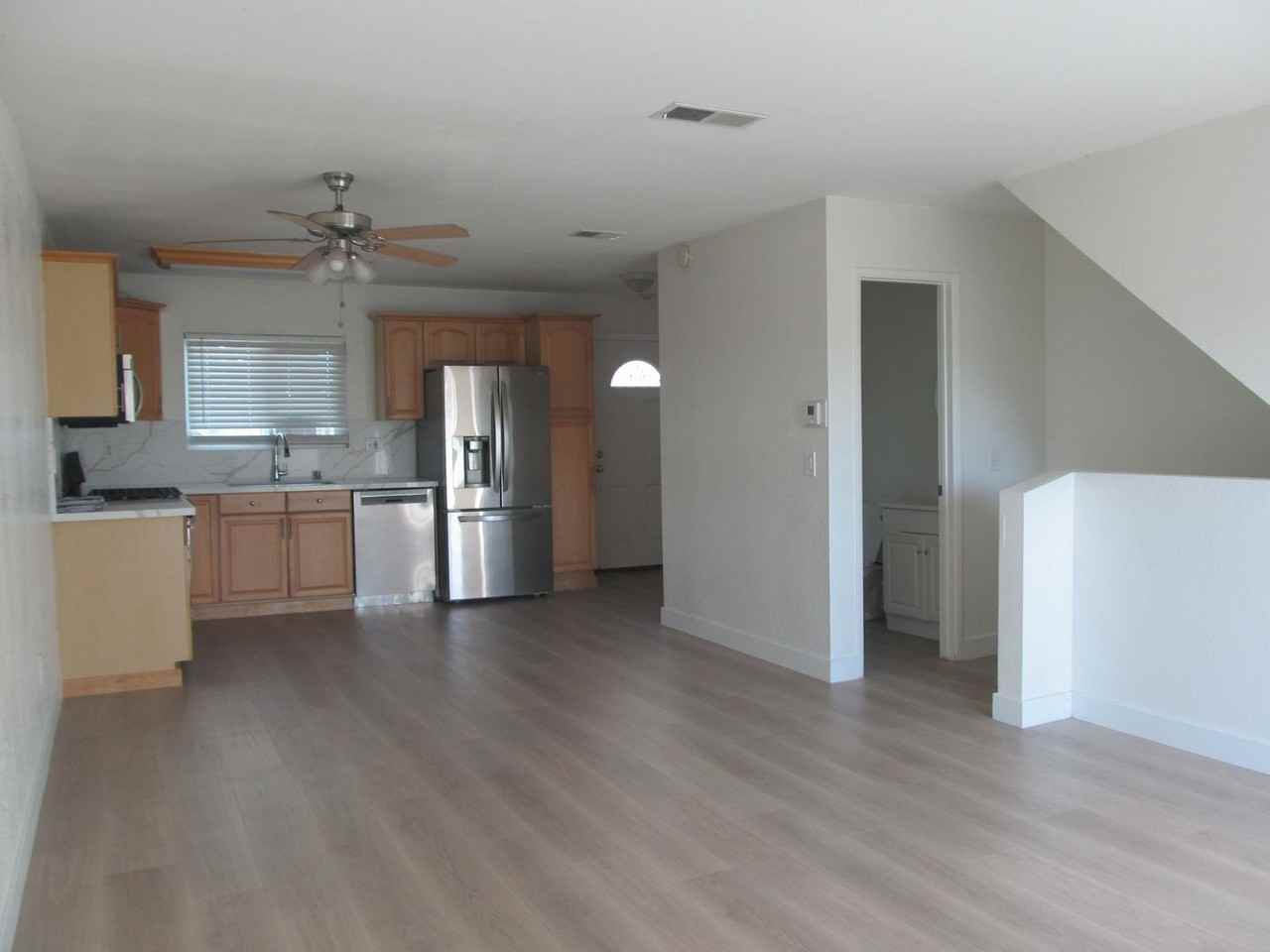 165 Palm Ave - Photo 4 of 10