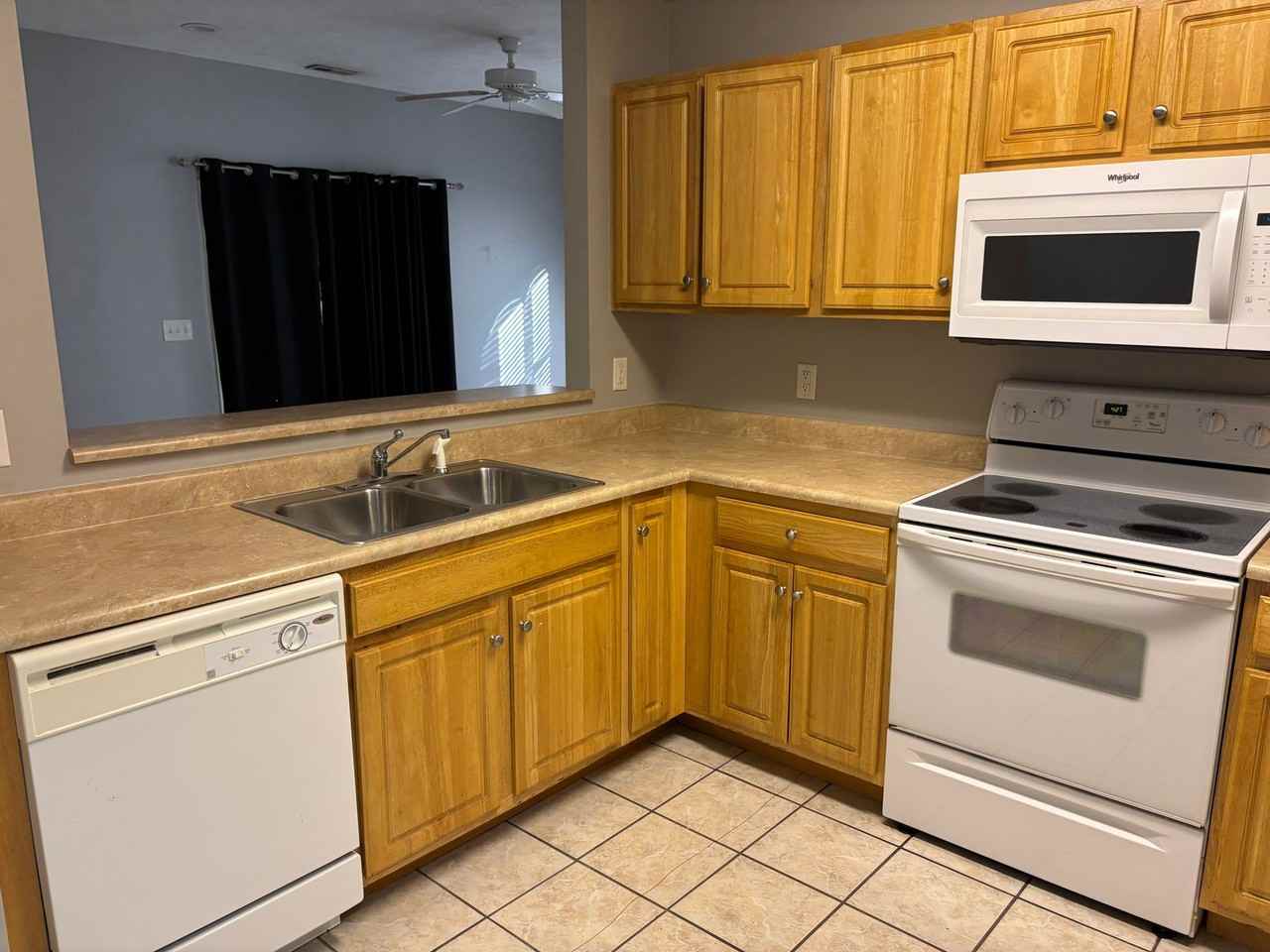 1559 Denton St Sw #B - Photo 3 of 20