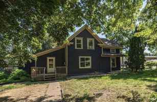 featured image of 320 4th St W