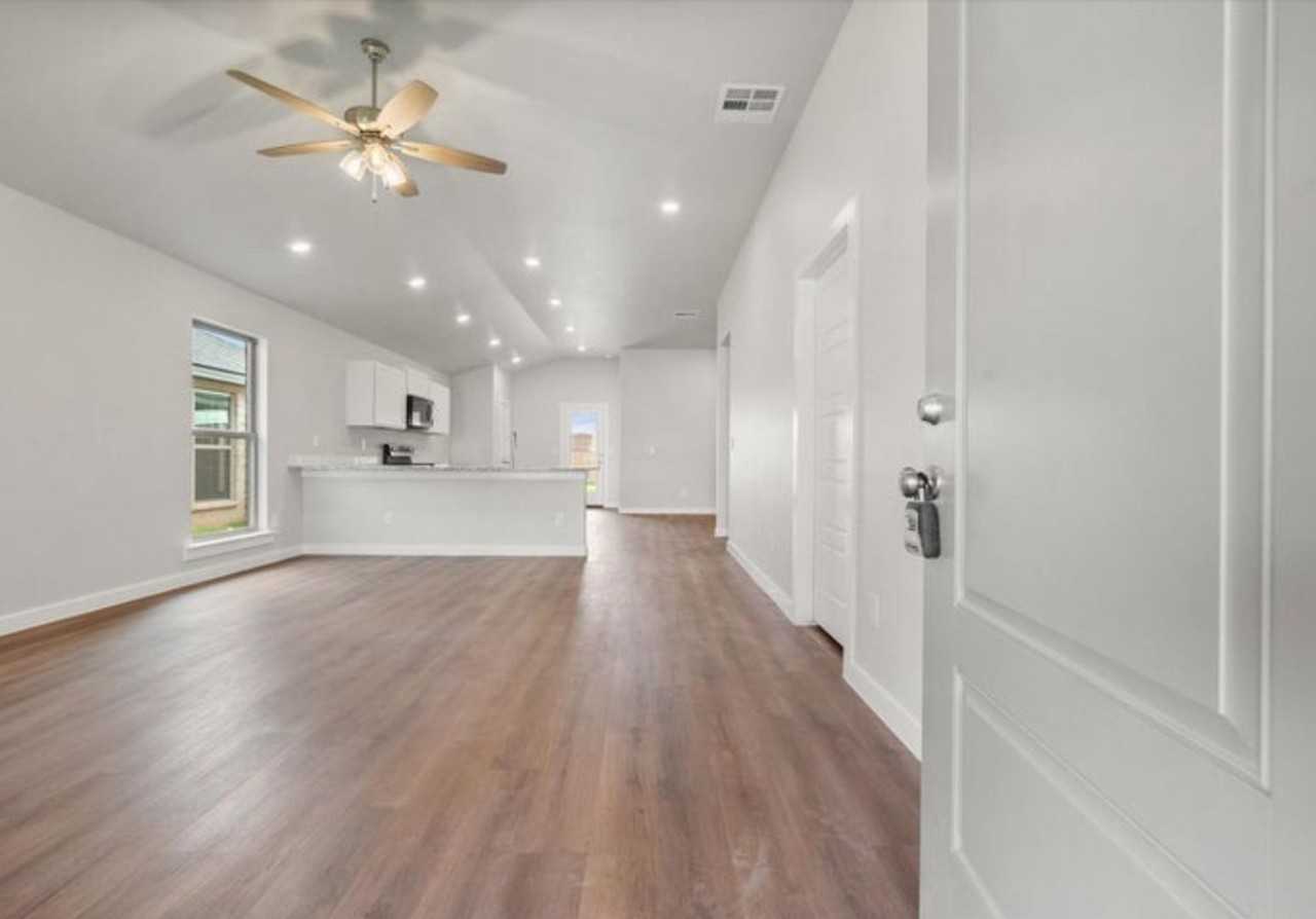 7213 8th St - Photo 2 of 21