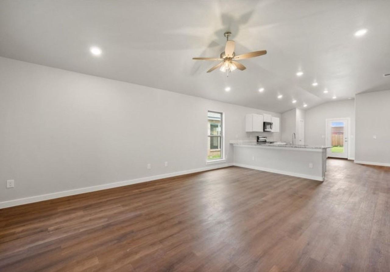 7213 8th St - Photo 3 of 21