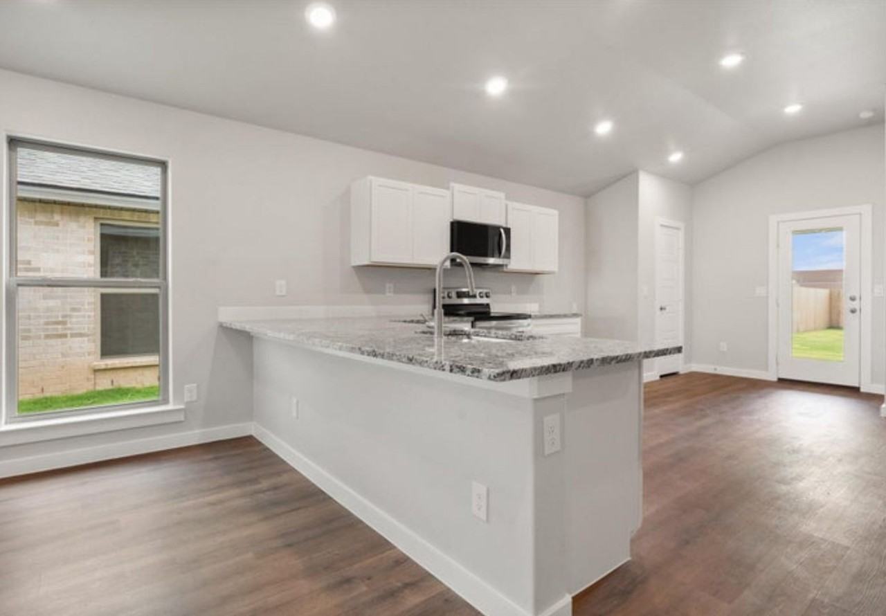 7213 8th St - Photo 7 of 21