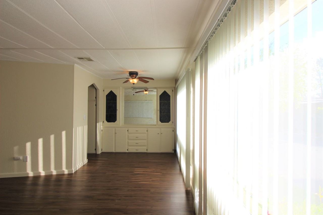 400 Bejay Avenue - Photo 4 of 13