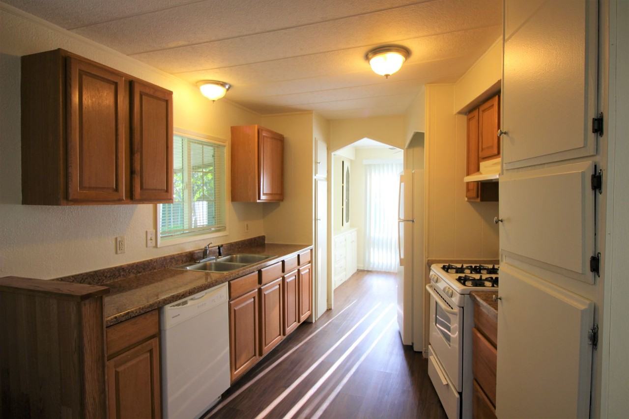 400 Bejay Avenue - Photo 5 of 13