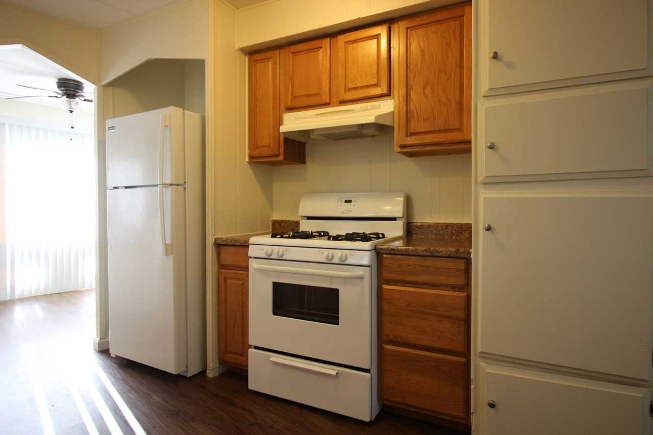 400 Bejay Avenue - Photo 6 of 13