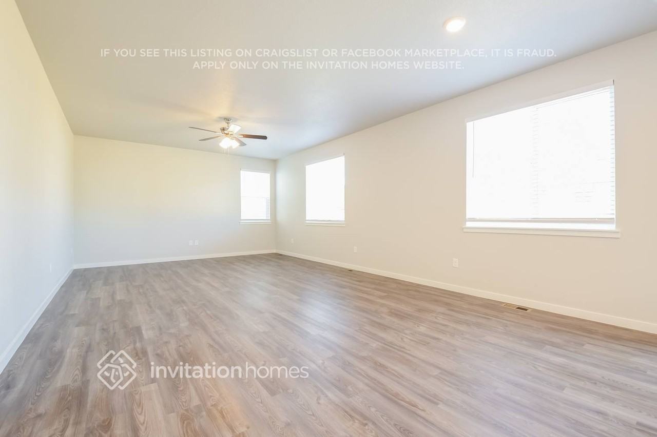 4427 Shivaree St - Photo 7 of 19