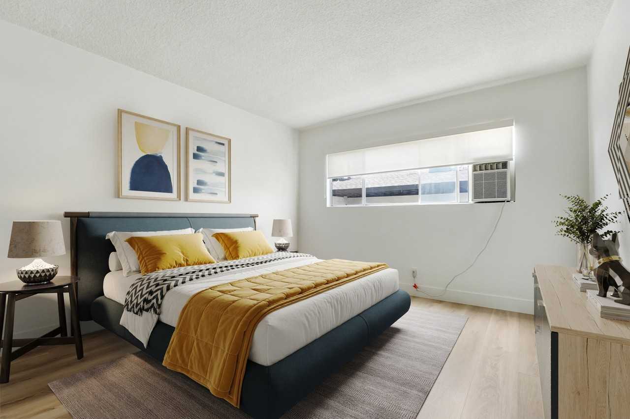 1264 N Sweetzer - Photo 3 of 38