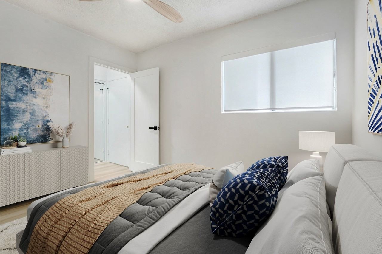 1264 N Sweetzer - Photo 5 of 38