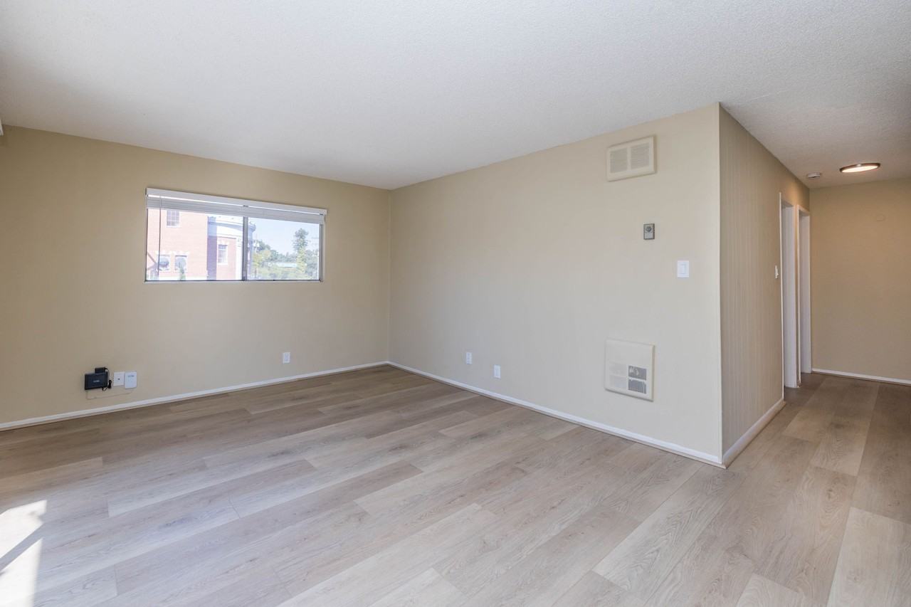 345 MacArthur - Photo 6 of 50