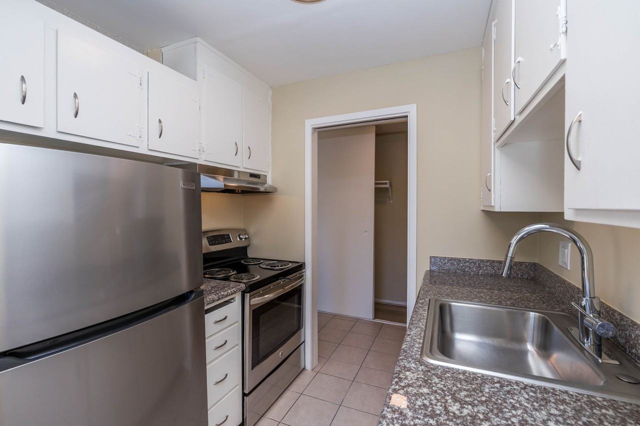 345 MacArthur - Photo 7 of 50