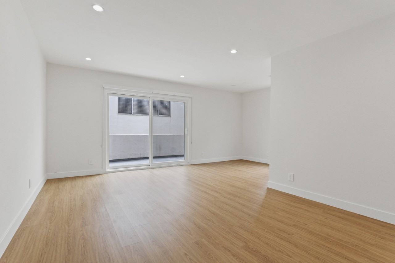 1022 Euclid - Photo 3 of 10