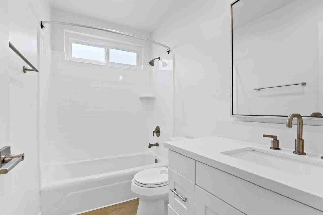 1022 Euclid - Photo 7 of 10