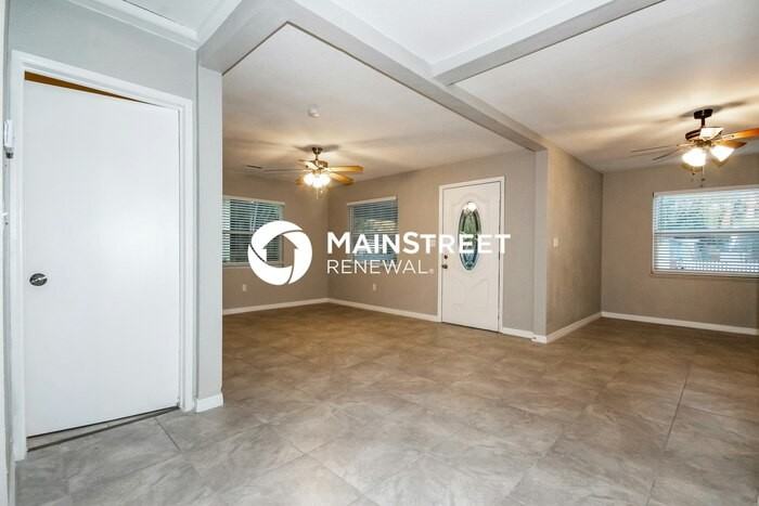 525 Braddock St S - Photo 4 of 16