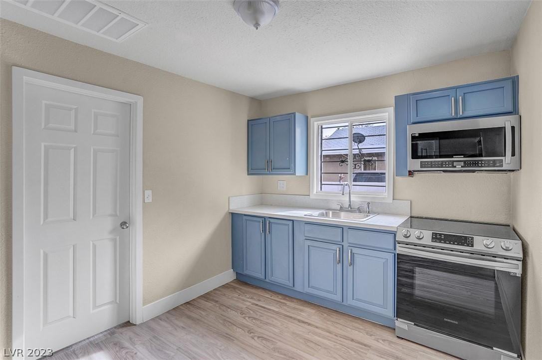 1815 Stanford St - Photo 6 of 20