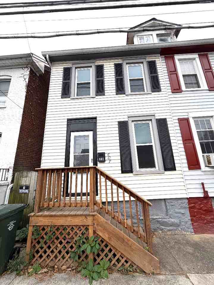 607 Salem Ave - Photo 2 of 15